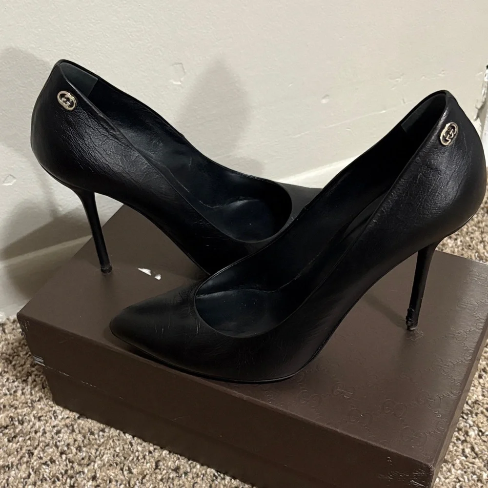 Gucci Classic Black Leather Heels - Picture 2 of 10